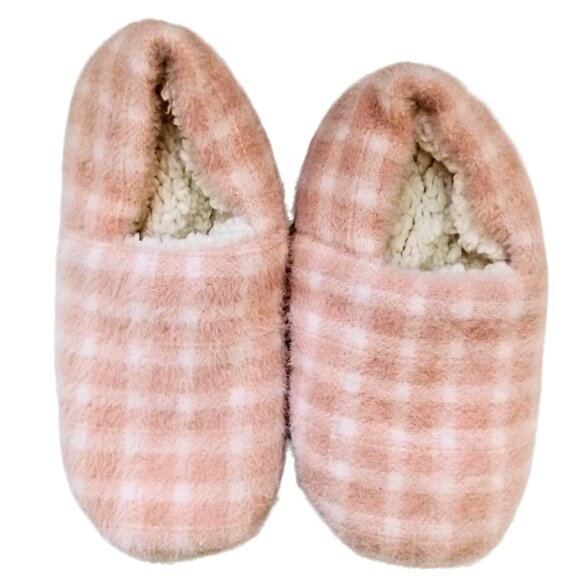 Women's Fuzzy Warm and Cozy Soft Plaid Slippers. 9" heel to toe inside - Picture 1 of 12